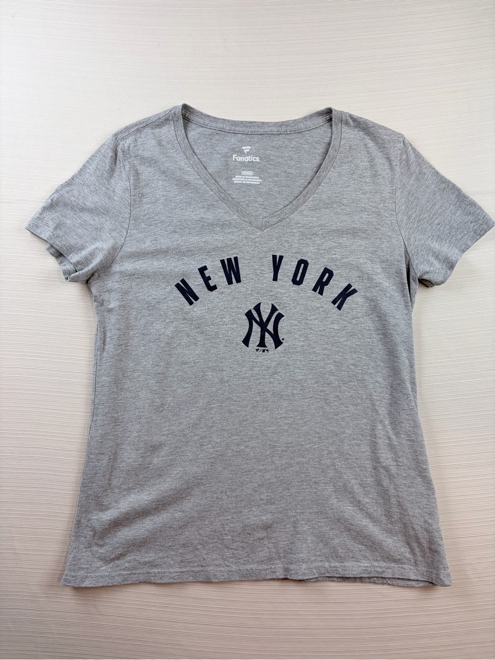 Fanatics Gray V-Neck New York Yankees Tee with Navy Logo